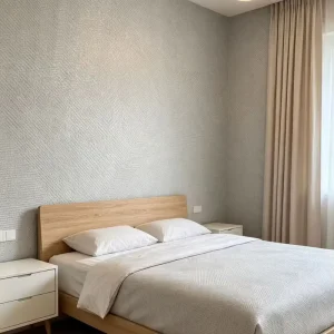 Non Woven Light Grey Wallpaper Metallic Shimmer Geometric Wallcovering Woven Texture for Hotel and Home Interior Decor